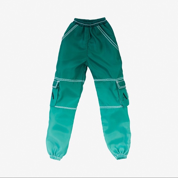 Limited Ed- Barbie and Aleali May Streetware -w/Certificate of Authentic… - Picture 4 of 9